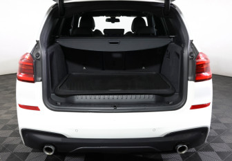 Подержанный автомобиль BMW X3 2018 года (10 фото)