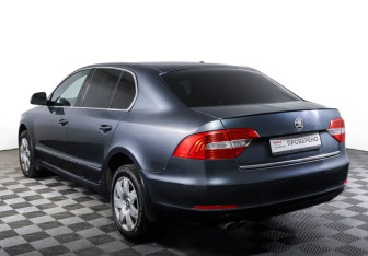 Подержанный автомобиль Skoda Superb Liftback 2014 года (7 фото)