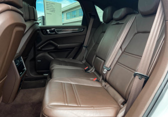 Подержанный автомобиль Porsche Cayenne 2020 года (10 фото)