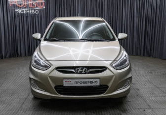Подержанный автомобиль Hyundai Solaris Hatchback 2013 года (2 фото)