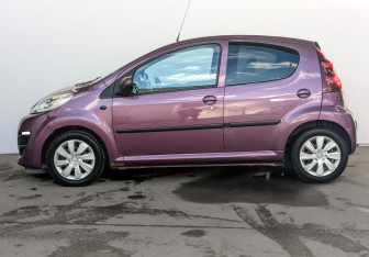 Подержанный автомобиль Peugeot 107 2012 года (8 фото)