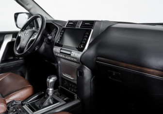 Подержанный автомобиль Toyota Land Cruiser Prado 2021 года (9 фото)