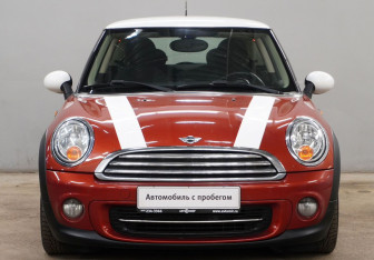 Подержанный автомобиль MINI Hatch 2013 года (2 фото)
