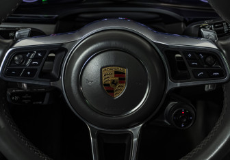 Подержанный автомобиль Porsche Cayenne 2018 года (11 фото)