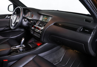 Подержанный автомобиль BMW X3 2017 года (11 фото)