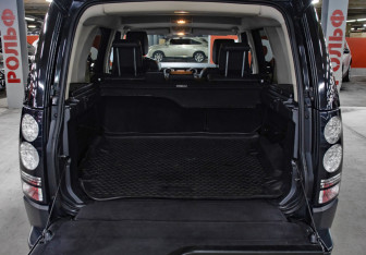 Подержанный автомобиль Land Rover Discovery 2014 года (10 фото)