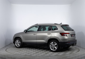 Подержанный автомобиль Skoda Karoq 2020 года (7 фото)