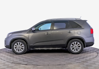 Подержанный автомобиль Kia Sorento 2016 года (8 фото)