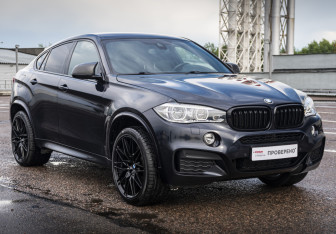 Подержанный автомобиль BMW X6 2018 года (3 фото)