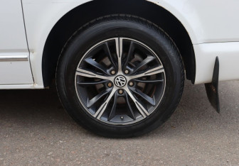 Подержанный автомобиль Volkswagen Multivan 2013 года (9 фото)
