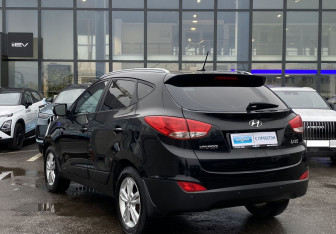 Подержанный автомобиль Hyundai ix35 2013 года (8 фото)
