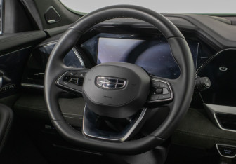 Подержанный автомобиль Geely Monjaro 2024 года (15 фото)