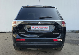 Подержанный автомобиль Mitsubishi Outlander 2013 года (6 фото)