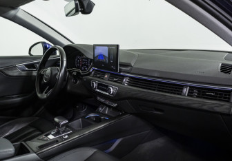 Подержанный автомобиль Audi A4 Sedan 2020 года (12 фото)