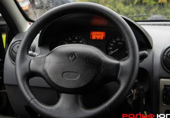Подержанный автомобиль Renault Logan Sedan 2008 года (11 фото)