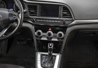 Подержанный автомобиль Hyundai Elantra Sedan 2019 года (15 фото)