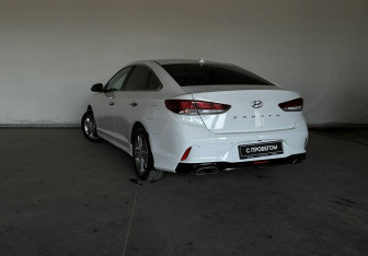 Подержанный автомобиль Hyundai Sonata 2018 года (7 фото)
