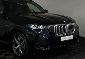 Подержанный автомобиль BMW X5 2025 года (32 фото)