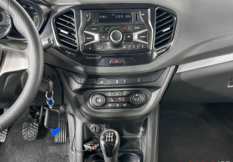 Подержанный автомобиль LADA (ВАЗ) Vesta Sedan 2016 года (14 фото)