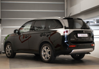 Подержанный автомобиль Mitsubishi Outlander 2014 года (6 фото)