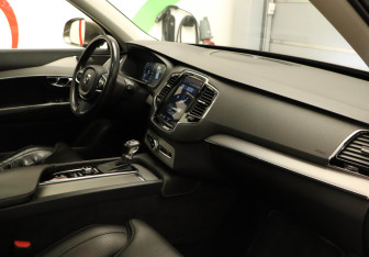 Подержанный автомобиль Volvo XC90 2016 года (25 фото)