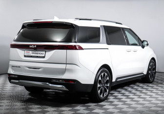 Подержанный автомобиль Kia Carnival 2020 года (5 фото)