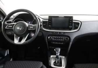 Подержанный автомобиль Kia Ceed Hatchback 2020 года (6 фото)