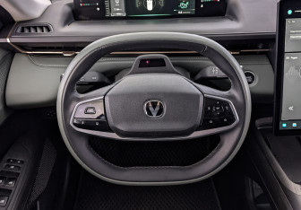 Подержанный автомобиль Changan Lamore 2023 года (21 фото)