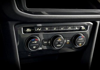Подержанный автомобиль Volkswagen Tiguan 2019 года (26 фото)