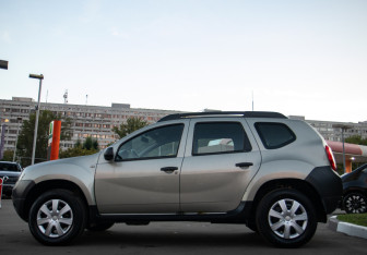 Подержанный автомобиль Renault Duster 2013 года (6 фото)