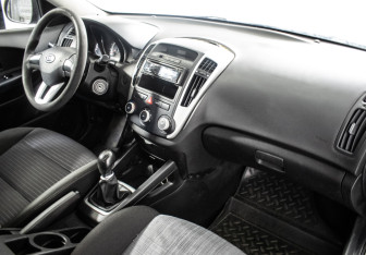 Подержанный автомобиль Kia Ceed Hatchback 2010 года (9 фото)