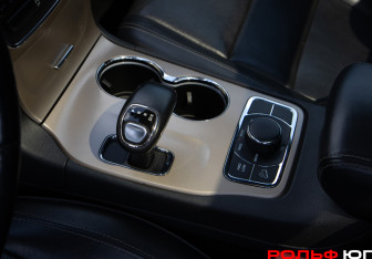 Подержанный автомобиль Jeep Grand Cherokee 2014 года (21 фото)