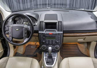 Подержанный автомобиль Land Rover Freelander 2010 года (13 фото)