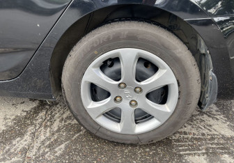 Подержанный автомобиль Hyundai Solaris Sedan 2013 года (12 фото)