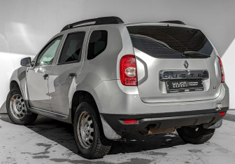 Подержанный автомобиль Renault Duster 2013 года (7 фото)