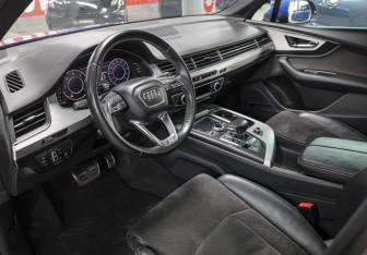 Подержанный автомобиль Audi Q7 2016 года (14 фото)