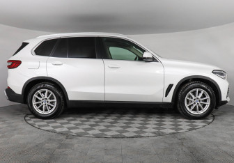 Подержанный автомобиль BMW X5 2019 года (6 фото)