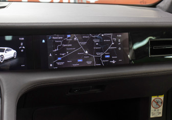 Подержанный автомобиль Porsche Taycan 2021 года (25 фото)