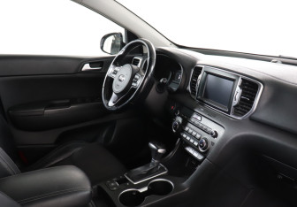 Подержанный автомобиль Kia Sportage 2016 года (9 фото)