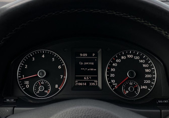Подержанный автомобиль Volkswagen Golf Plus 2012 года (21 фото)
