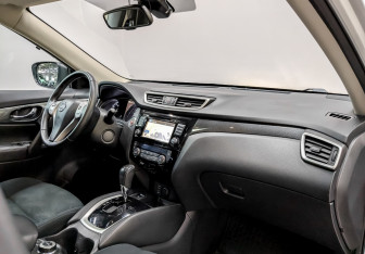 Подержанный автомобиль Nissan X-Trail 2017 года (11 фото)