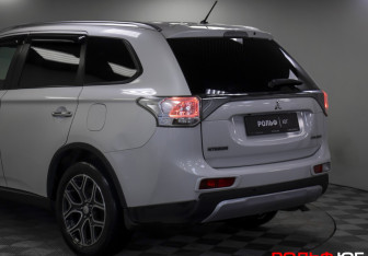 Подержанный автомобиль Mitsubishi Outlander 2014 года (21 фото)