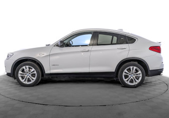 Подержанный автомобиль BMW X4 2017 года (8 фото)