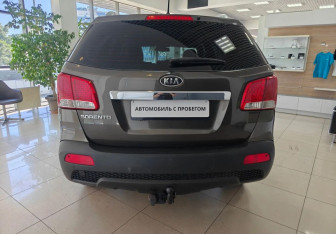 Подержанный автомобиль Kia Sorento 2011 года (6 фото)