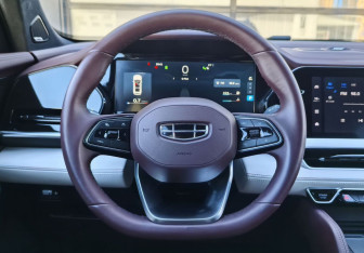 Подержанный автомобиль Geely Monjaro 2023 года (20 фото)