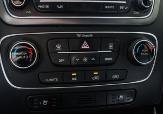 Подержанный автомобиль Kia Sorento 2014 года (15 фото)