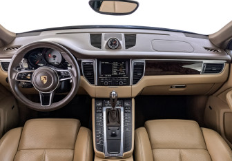 Подержанный автомобиль Porsche Macan 2015 года (14 фото)