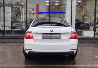 Подержанный автомобиль Skoda Octavia Liftback 2019 года (7 фото)