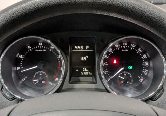 Подержанный автомобиль Skoda Yeti 2012 года (16 фото)