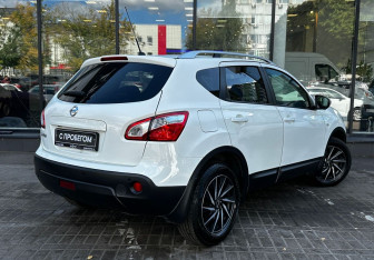Подержанный автомобиль Nissan Qashqai 2012 года (8 фото)
